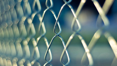 -lágyhuzalok (natúr, horganyzott és műanyaggal bevont kivitelben is) -szegesdrót -kerítésfonatok -csibedrótok -ponthegesztett hálók (0,5 m - 2 m magasságban!) -rostaszövetek -fém szúnyogháló